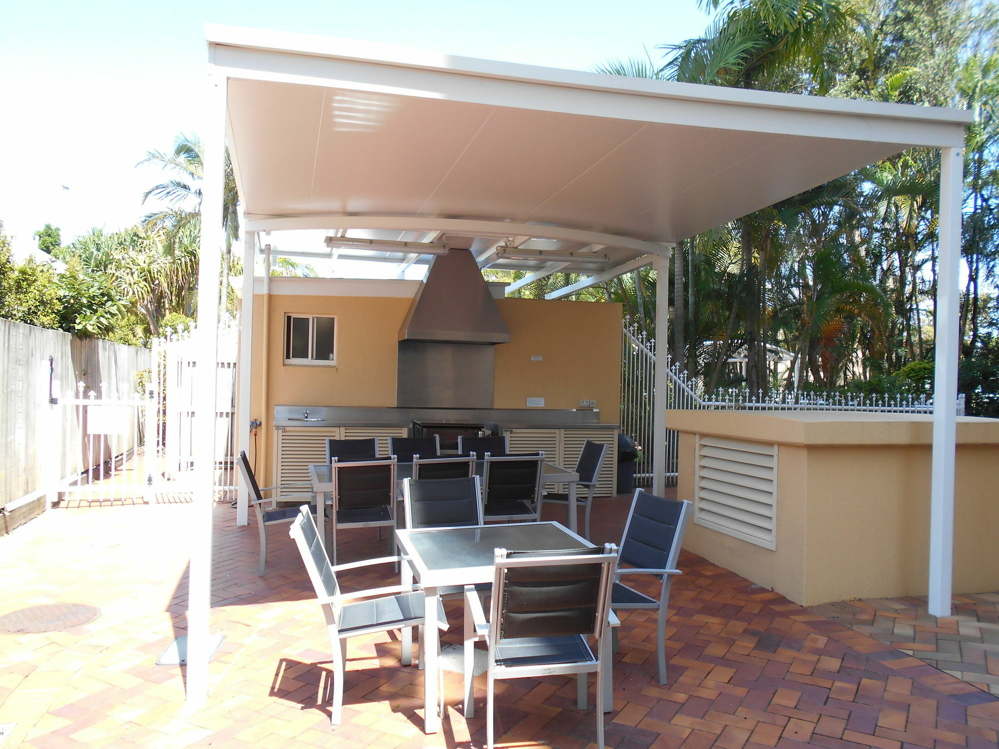 Riviere On Golden Beach Aparthotel Caloundra Exterior photo