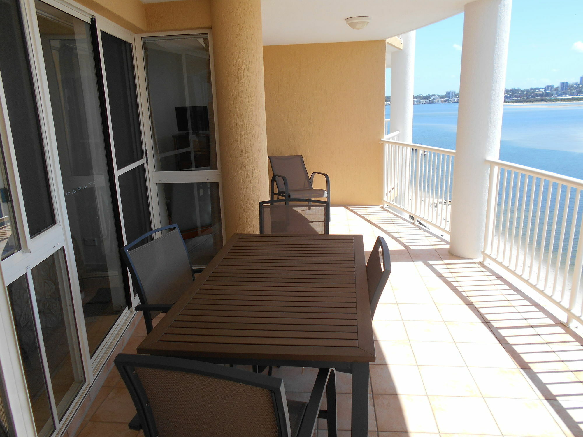 Riviere On Golden Beach Aparthotel Caloundra Exterior photo