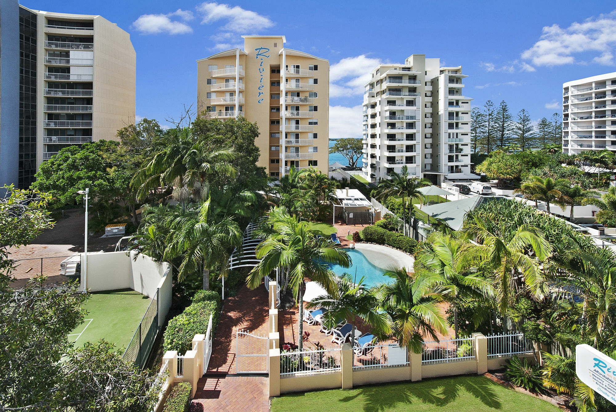 Riviere On Golden Beach Aparthotel Caloundra Exterior photo