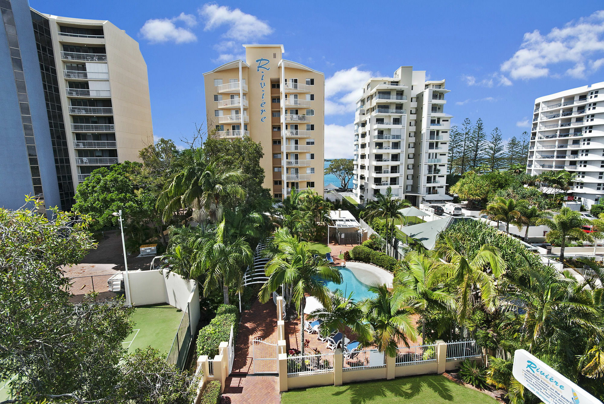 Riviere On Golden Beach Aparthotel Caloundra Exterior photo